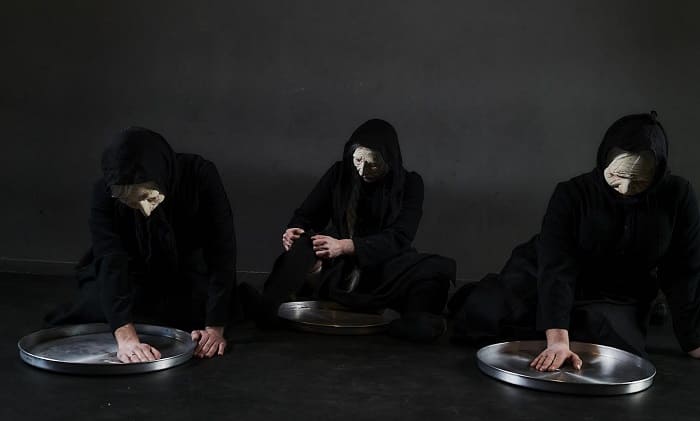 οι γριές που μαζεύουν την τσουκνίδα - DREAM ON-line - η προετοιμασία της πίτας