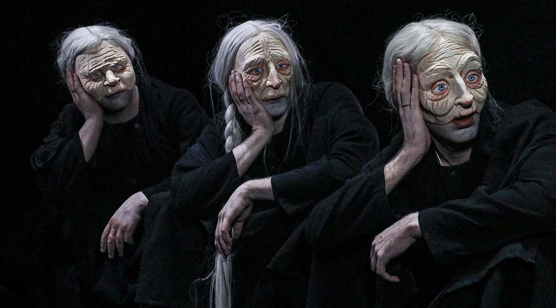 οι γριές που μαζεύουν την τσουκνίδα - DREAM ON-line - οι τρεις γριές κάθονται και ακουμπούν με το δεξί τους χέρι το μάγουλό τους